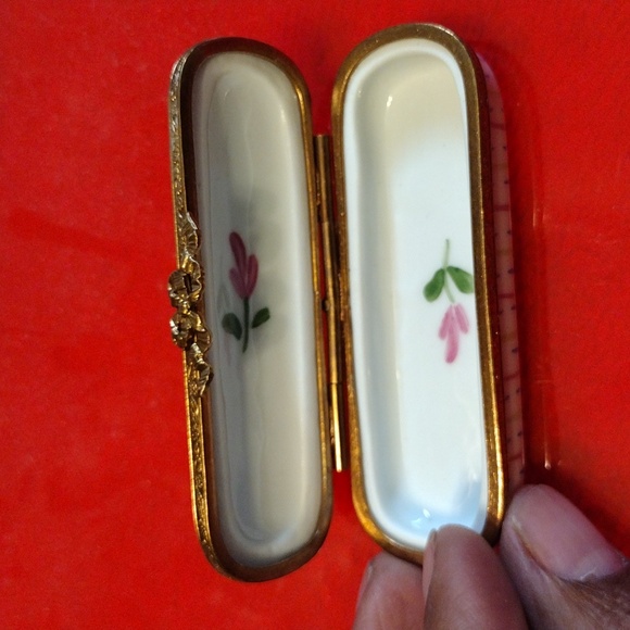 Authentic Limoges porcelain hand painted box - Picture 2 of 6